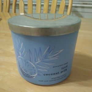 Bath & Body Works Iced Coconut Milk 3 wick candle